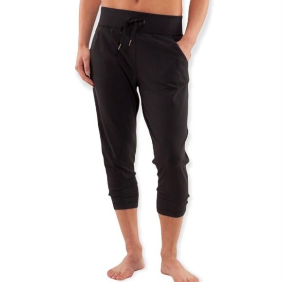 Lululemon Free Fall CropBlack size 4 - Picture 2 of 10